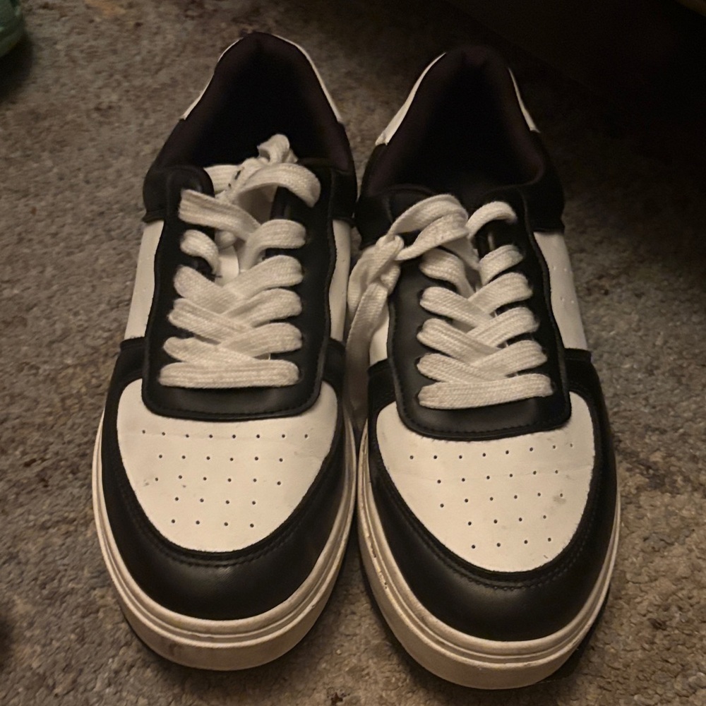 Black & White Low-Top Casual Sneakers